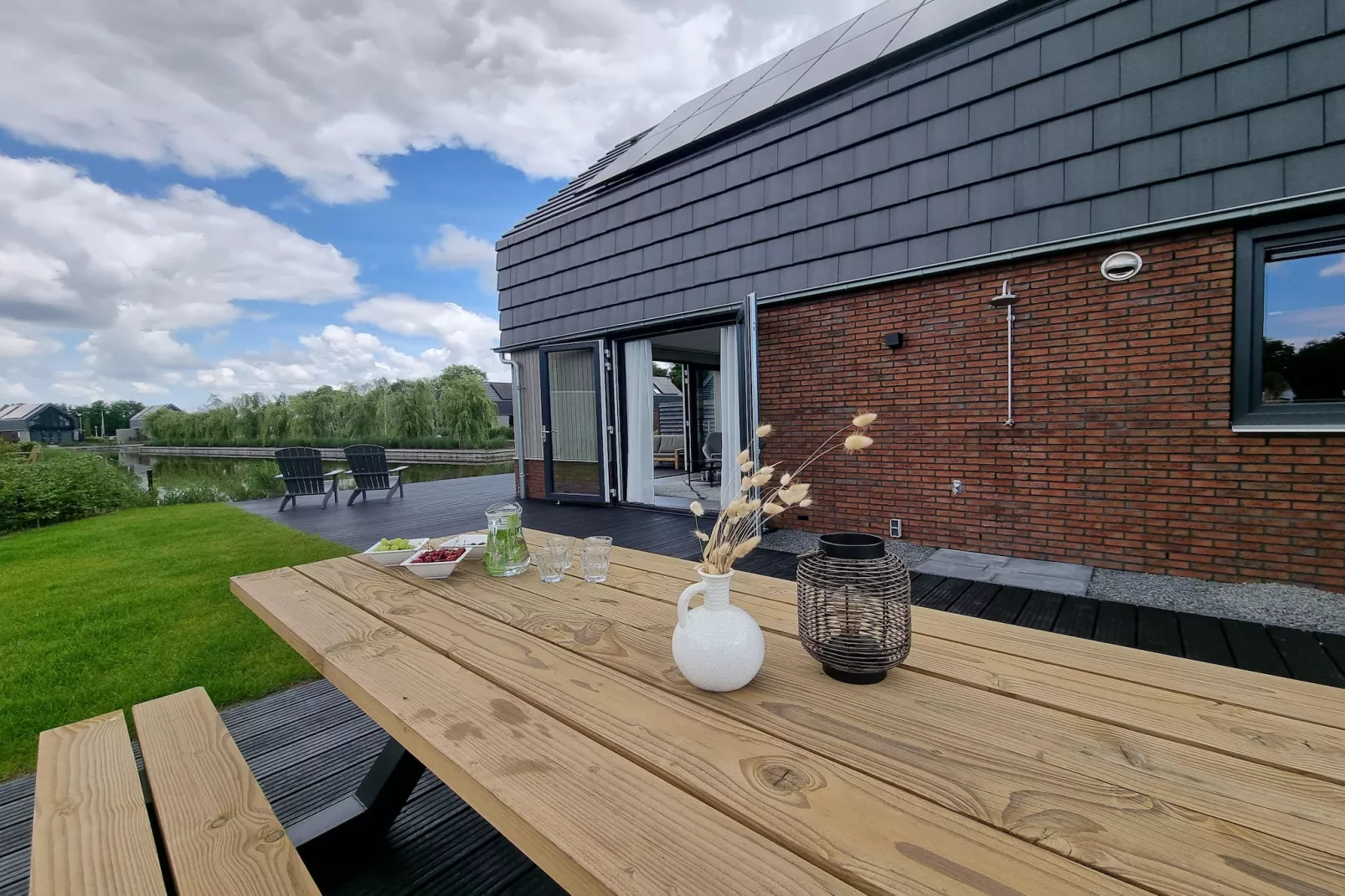 Watervilla Njoggen-Terrace balcony