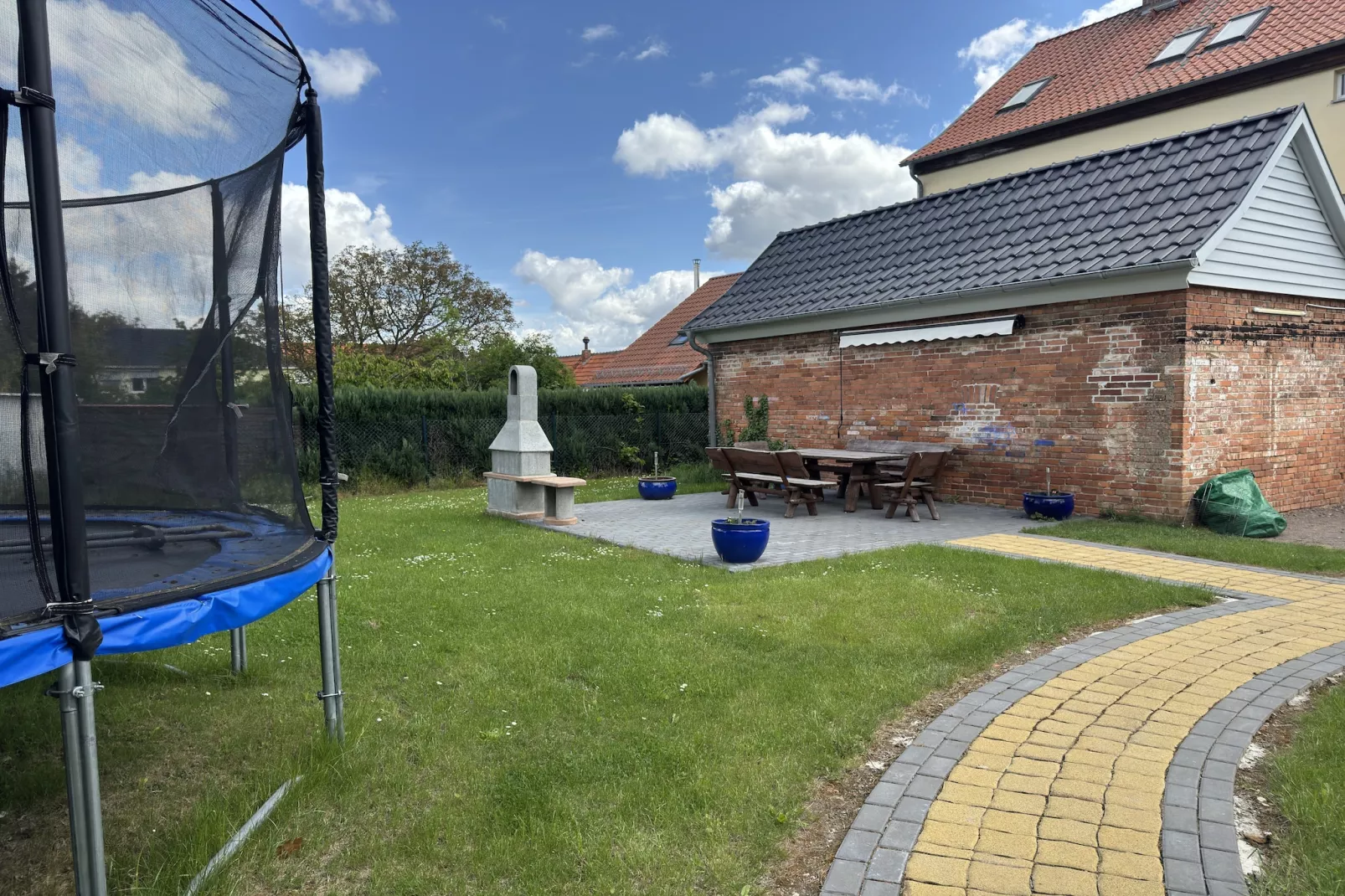 Askanier 4Pers  2 Kinder-Gärten Sommer