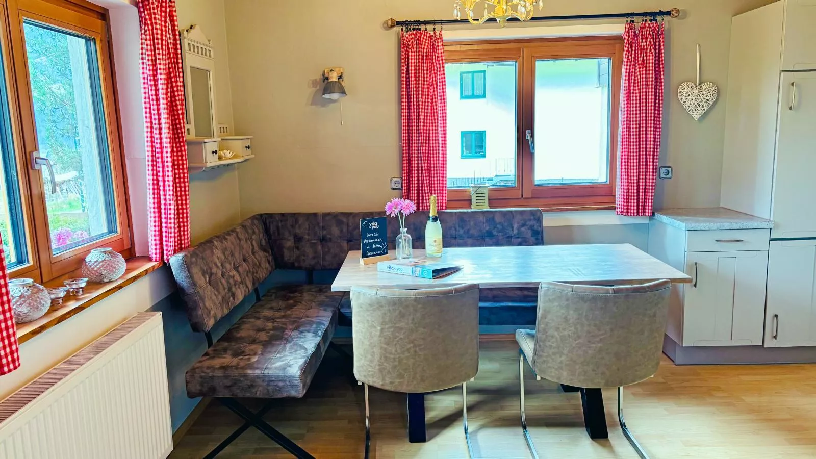 Zirbenstubn-Dining room