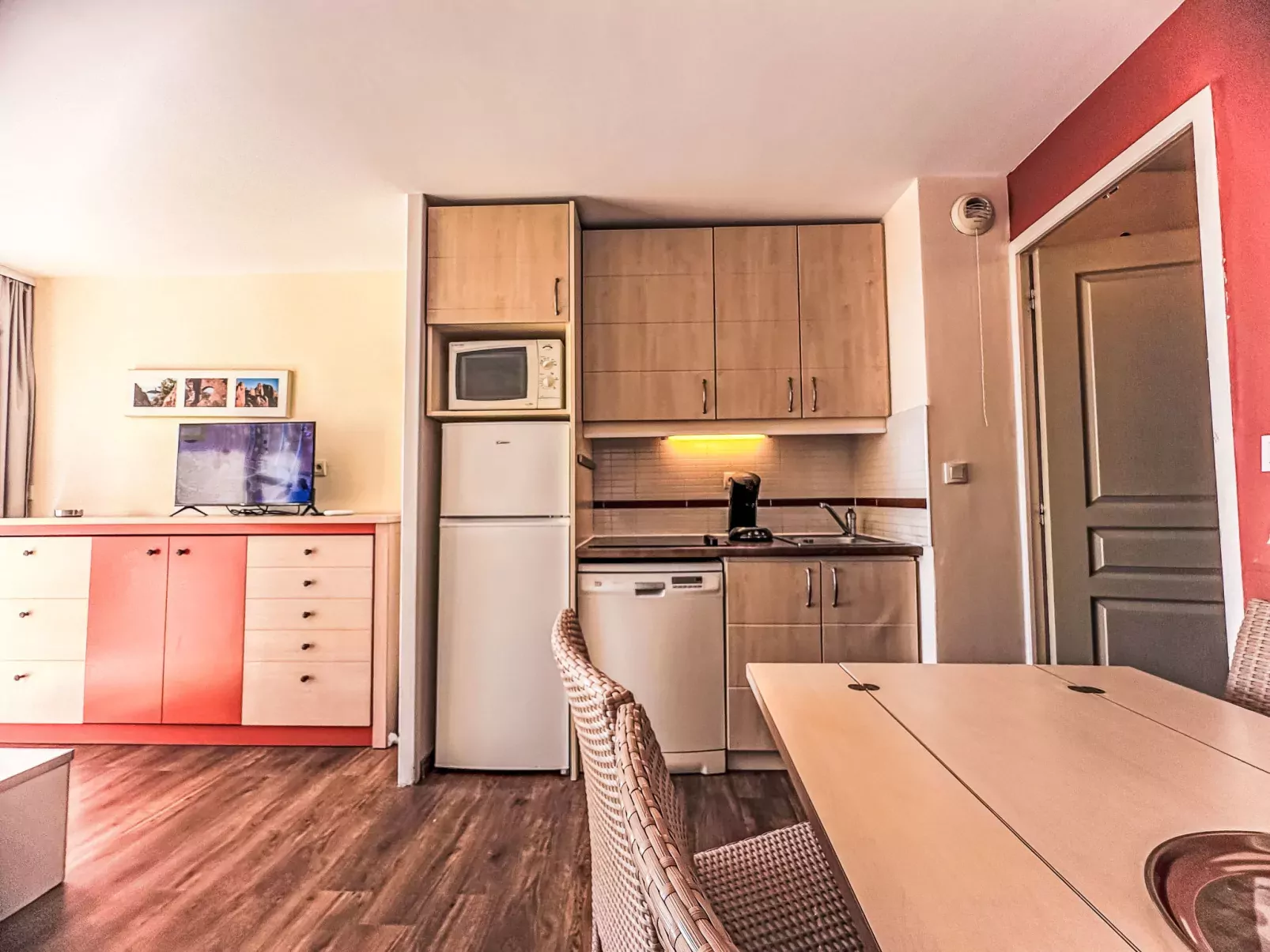 Le Village (E1 309)