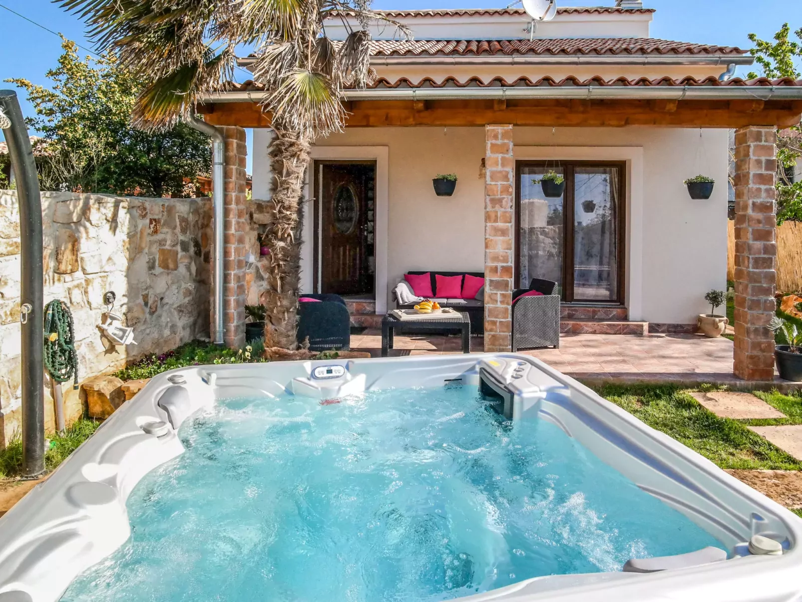 Villa Aurora-Outside