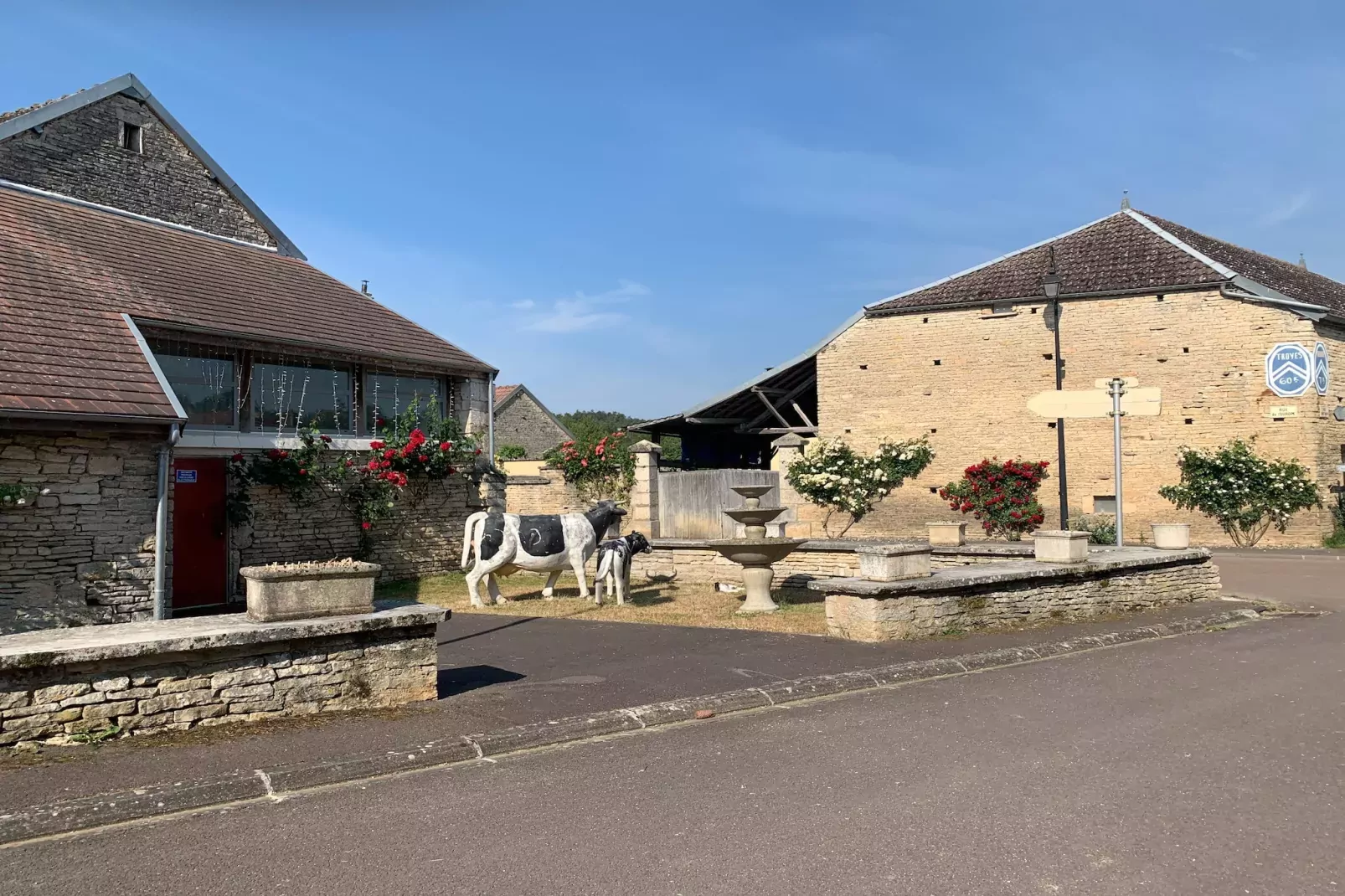 LE GITE DE MOLESME/PETIT-View summer