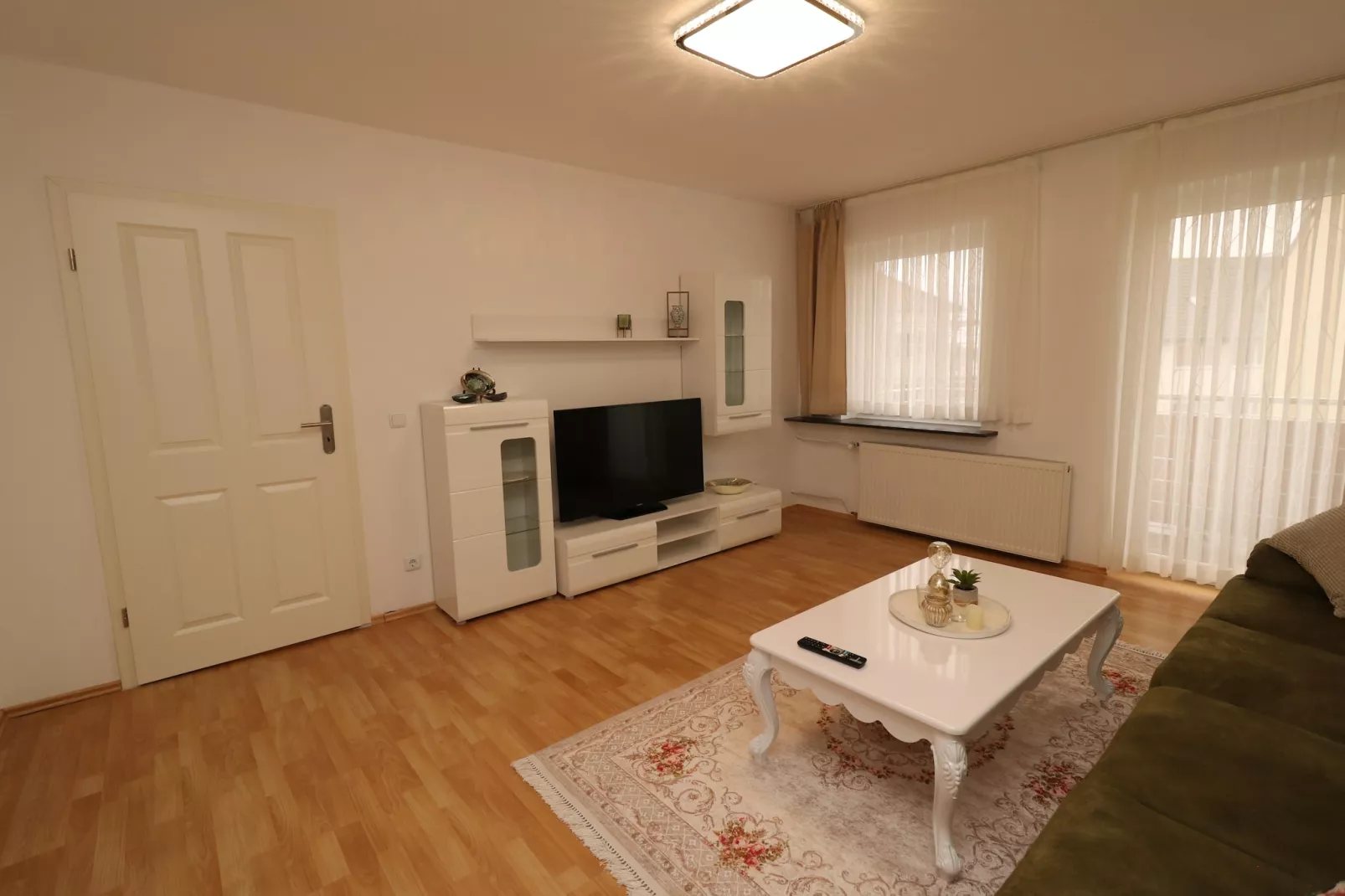 Zentrales Apartment in Messenähe-Image-tags.
