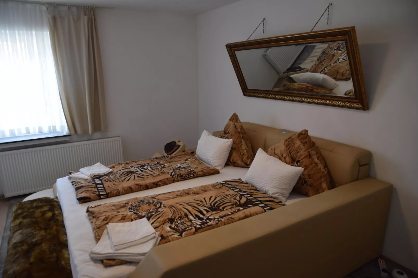 Apartment mit Wasserbett-Bedroom