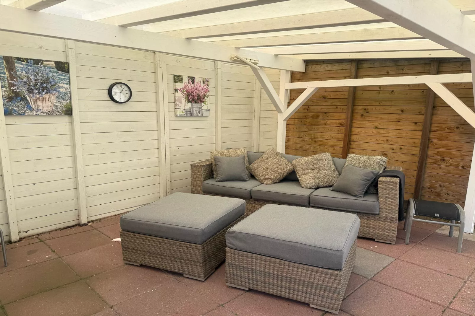 Fijne bungalow in Makkum-Terrace balcony