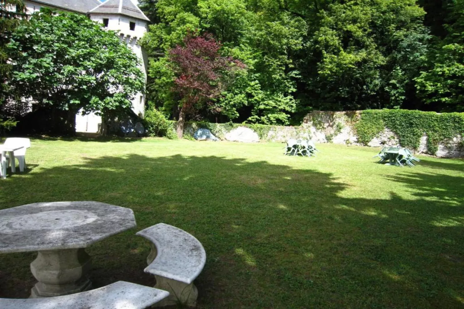Le Chalet-Gardens summer