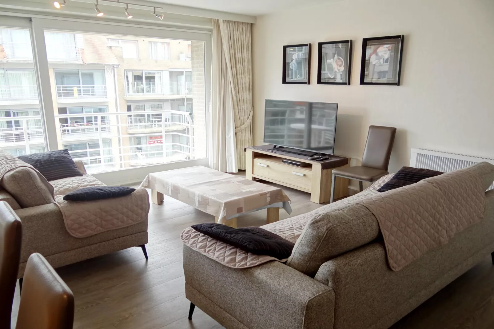 MISTRAL 0401-Living room