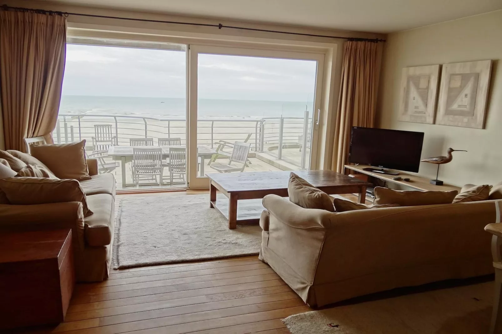 CASINO AB / A0104-Living room