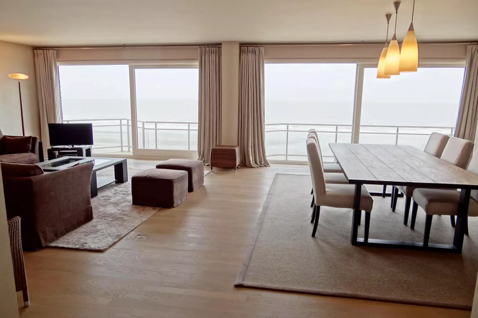 SCORPIO BI 1303GAR-Dining room