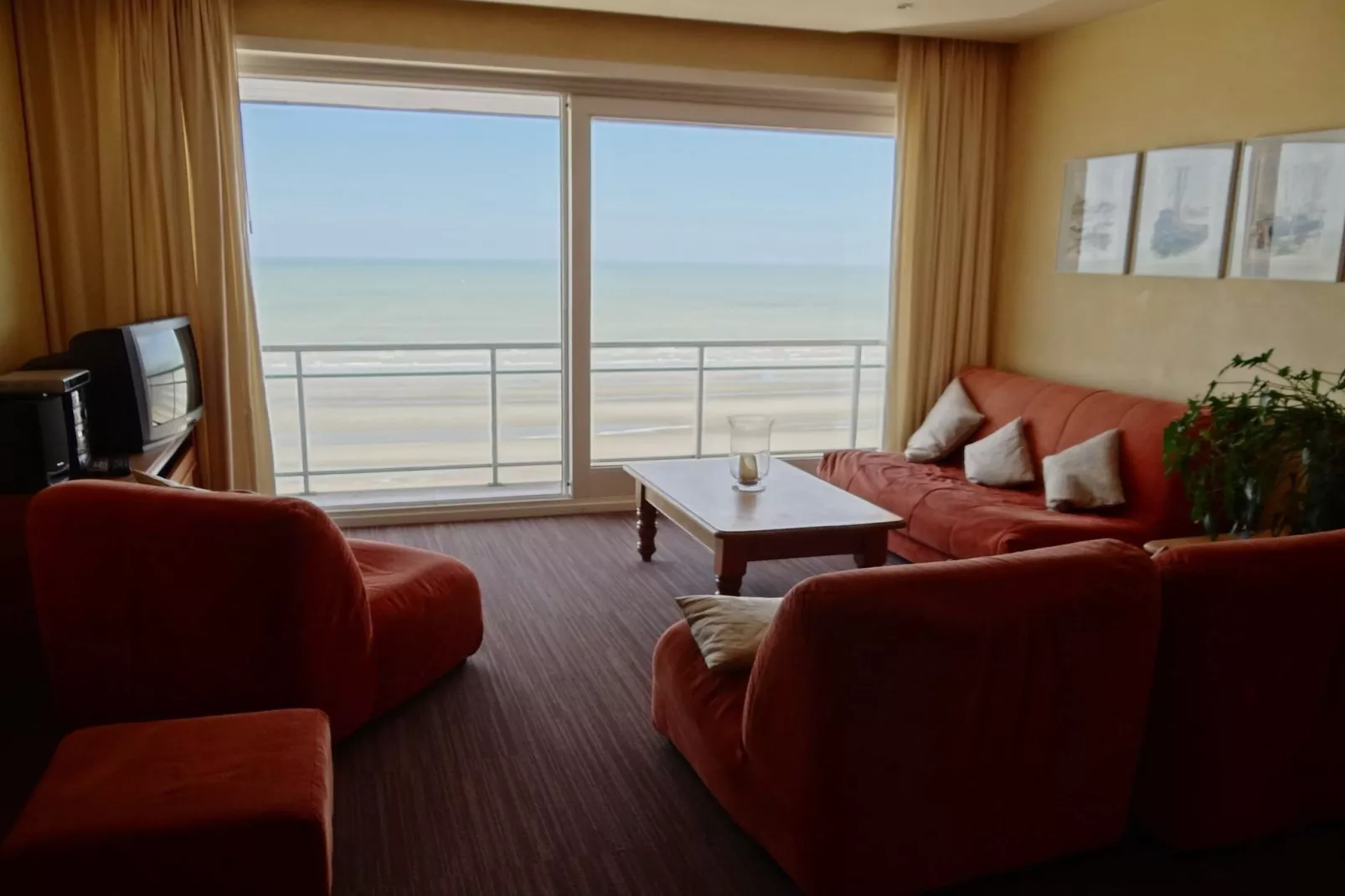 SCORPIO BI-Living room