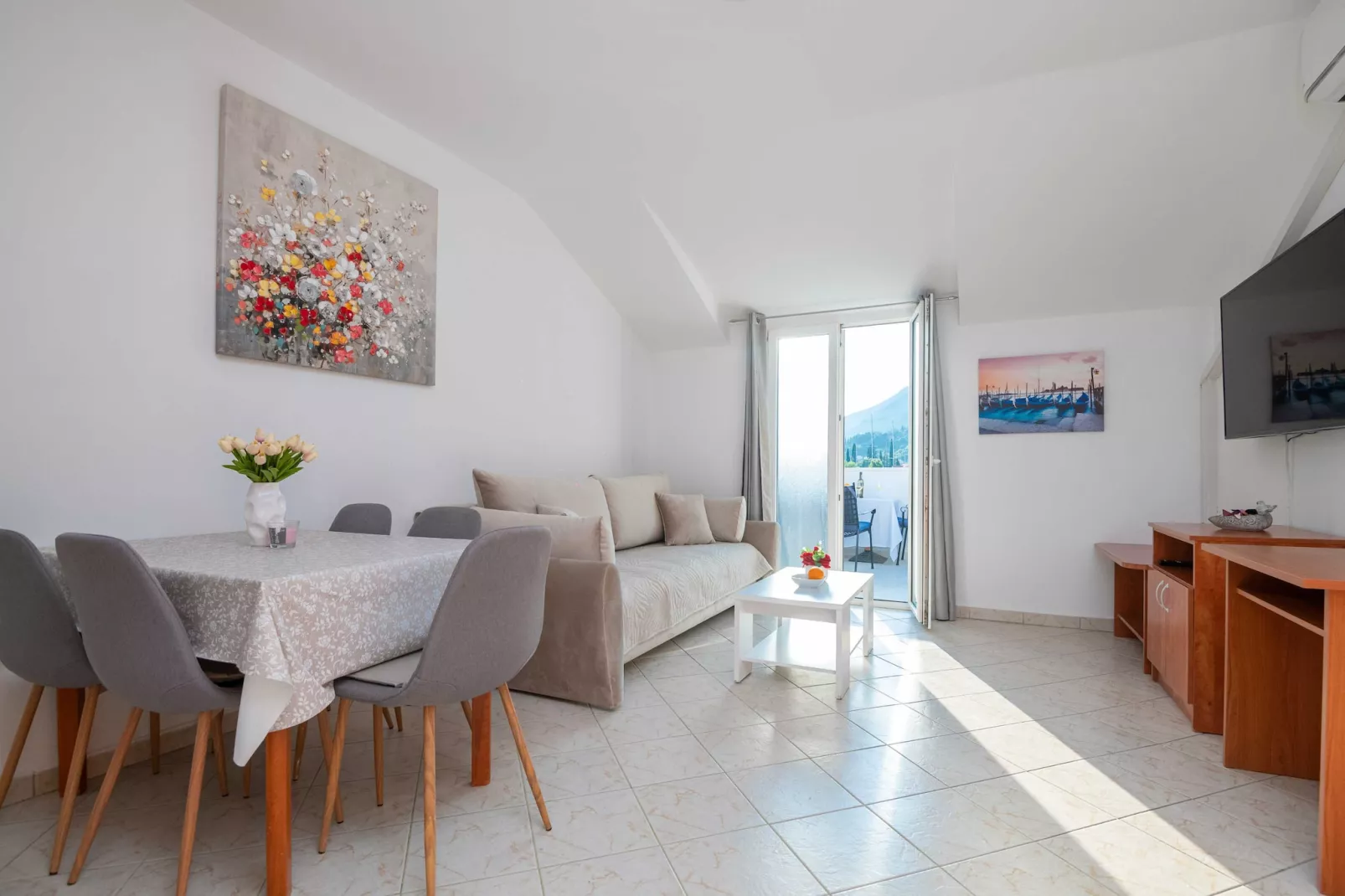 Apartments Azzurro- One Bedroom Apartment with Terrace and Hot Tub ( Azzurro II-gornji)-Salon