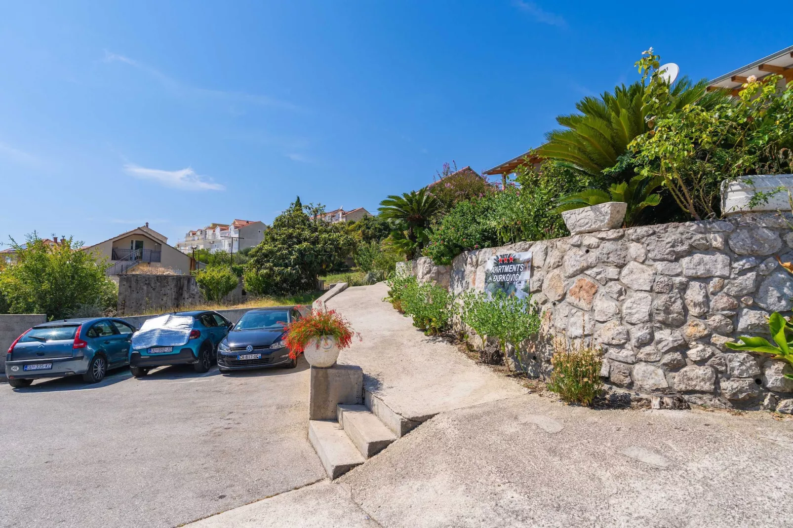 Apartments Djurkovic - Two-Bedroom Apartment with Shared Terrace and Sea View-Outdoor