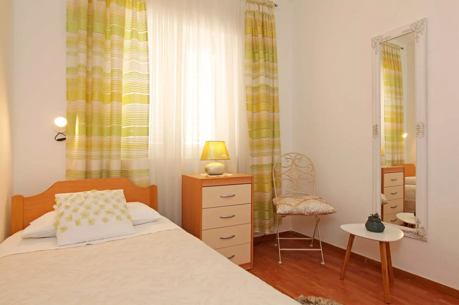 Sunshine Apartment Doda - Three Bedroom Apartment with Balcony and Sea View-Bedroom