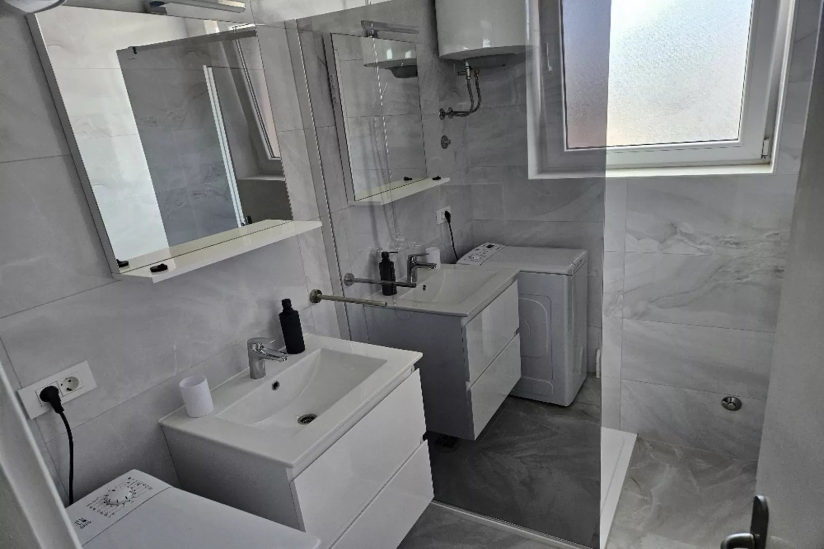 Apartments Amalia - Two Bedroom Apartment with Roofed Terrace (Amalia 2)-Badezimmer