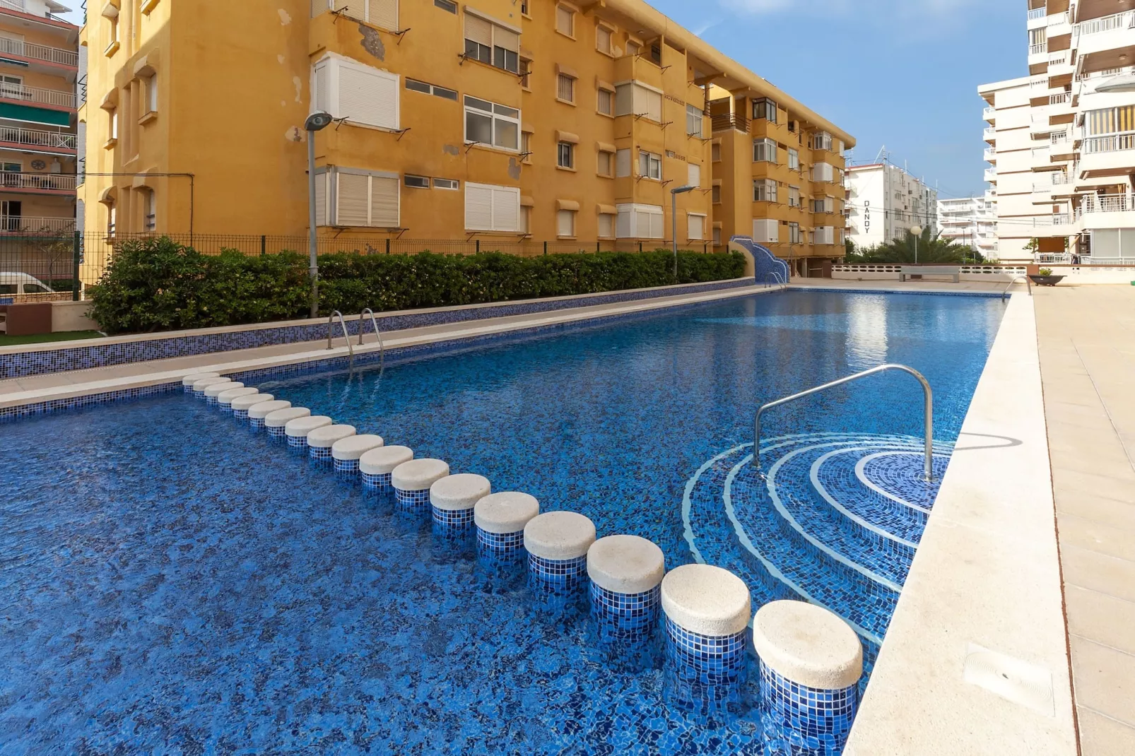 Torres Del Mar-Schwimmbad