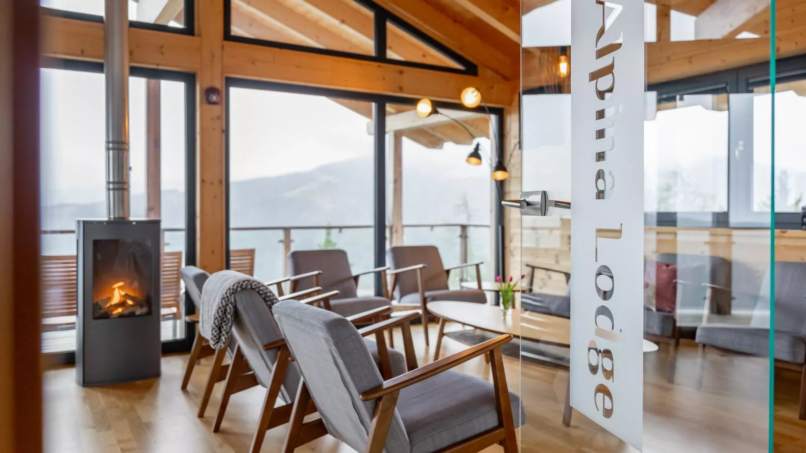 Alpina Lodge-Living room