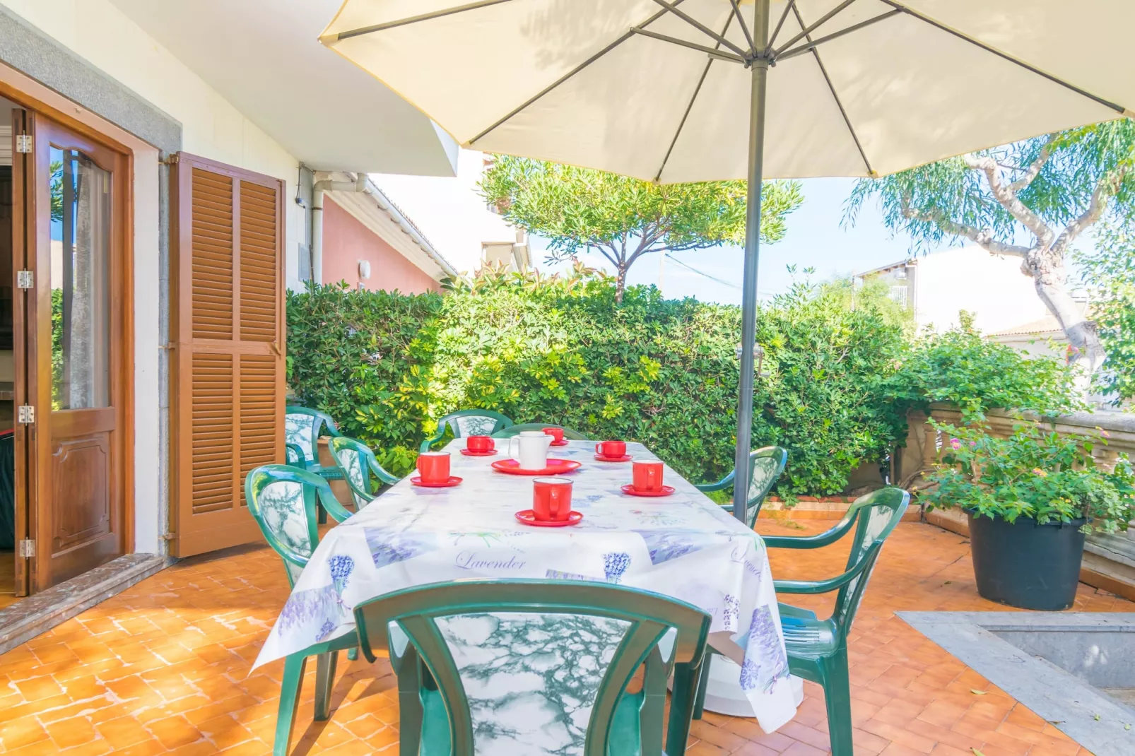 Los Geranios-Exterior summer