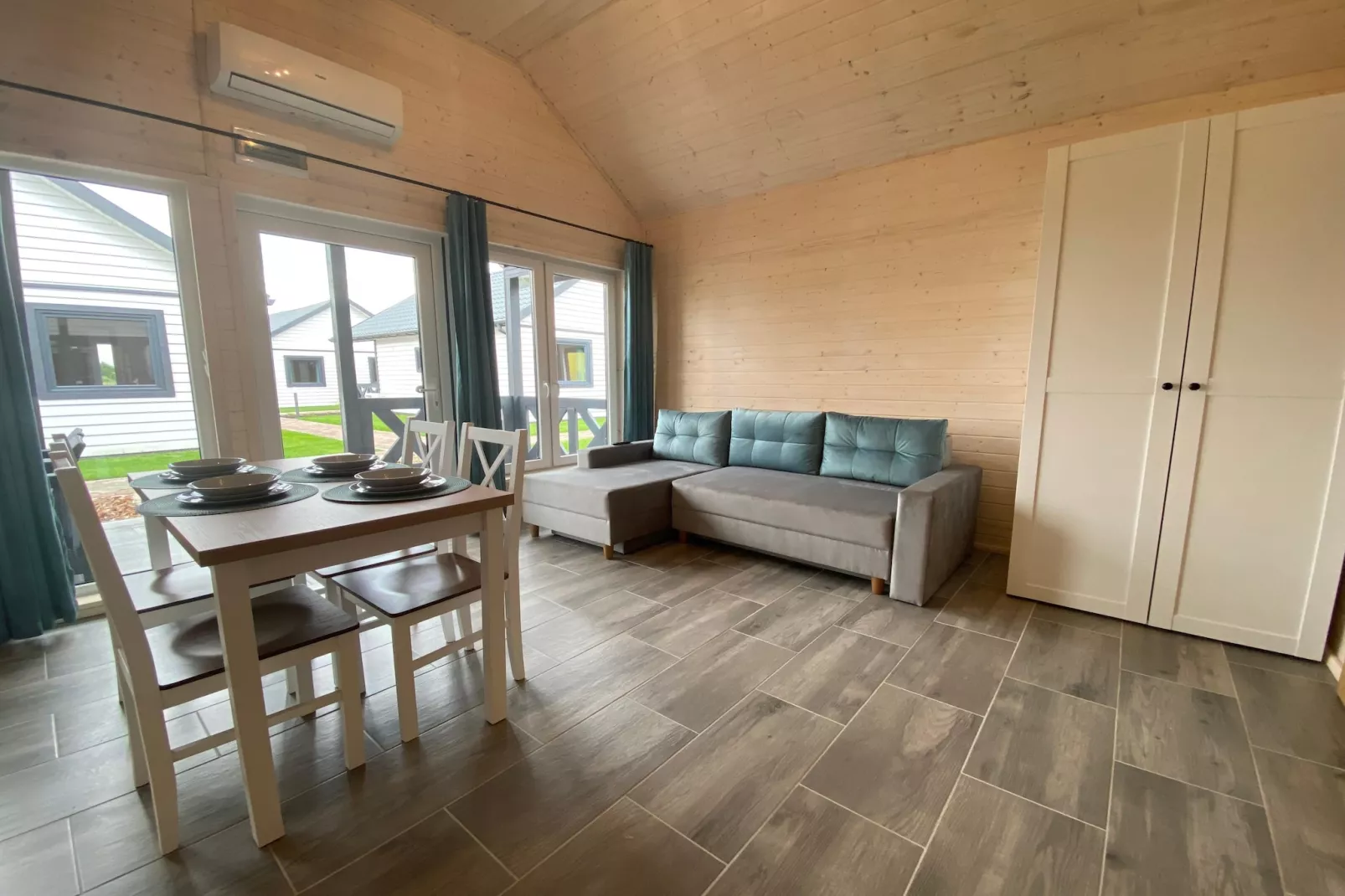 Parterowe domki letniskowe dla 6 osób Jarosławiec-Living room