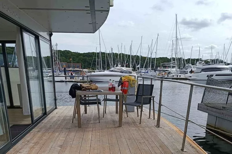 Floating 44 - Boot 2 / 4 Personen-Terrassenbalkon