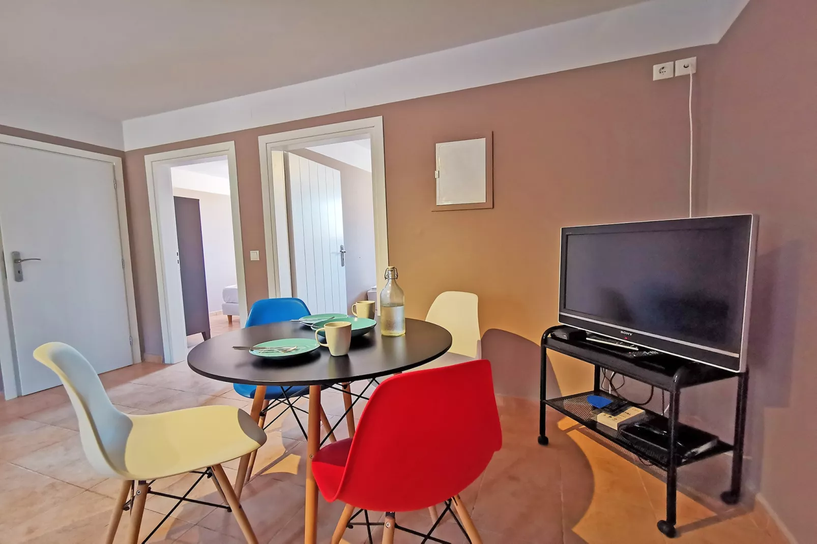 Anaroussa Diros Apartment-Dining room
