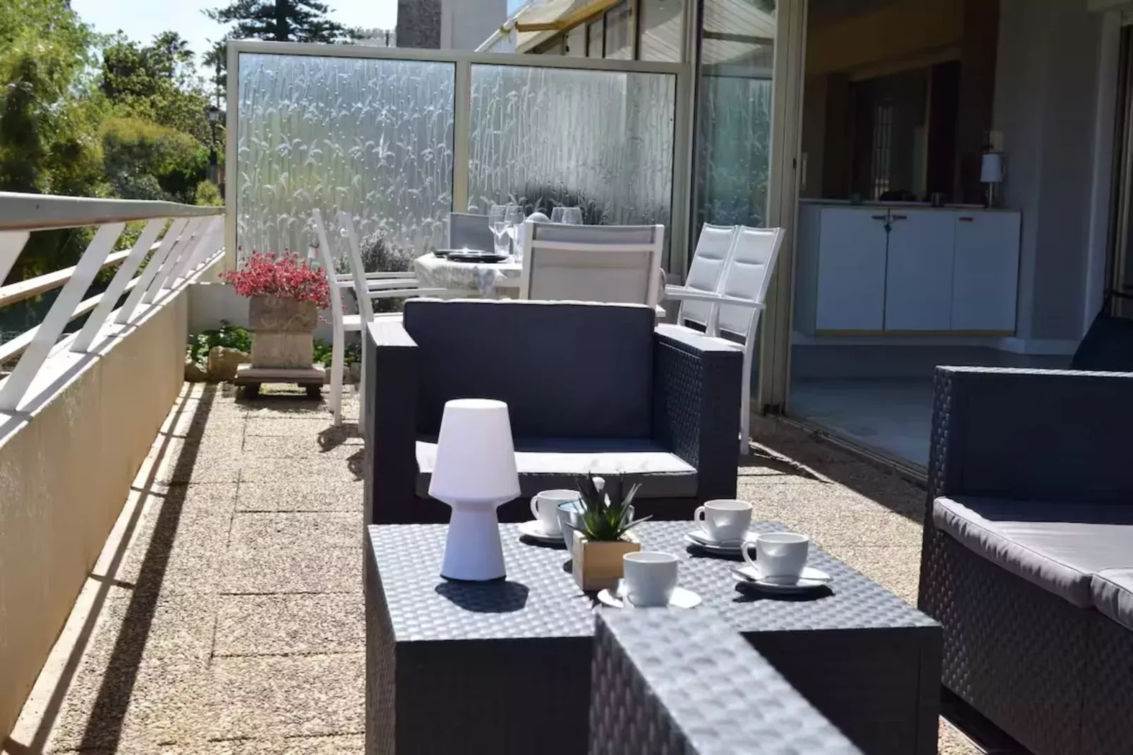 Vue Mer à Golfe-Juan Proche Cannes Plage et Garage-Terrace balcony