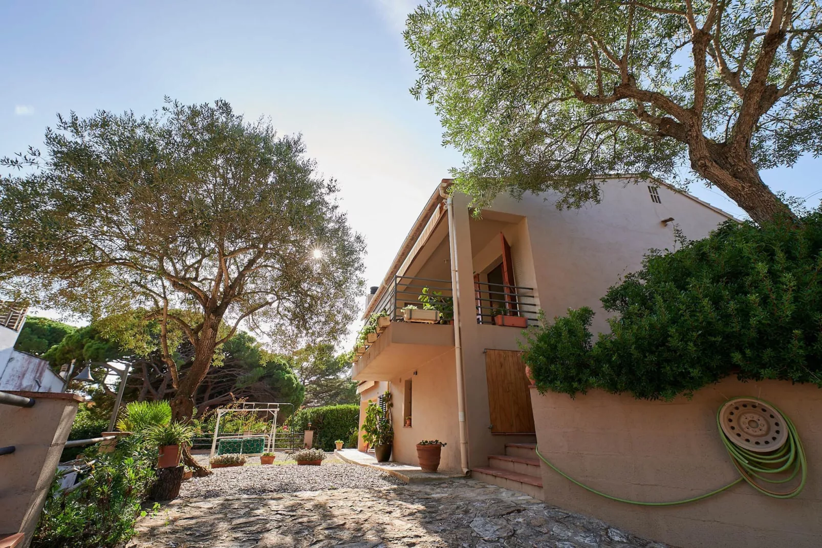 Masso-Exterior summer