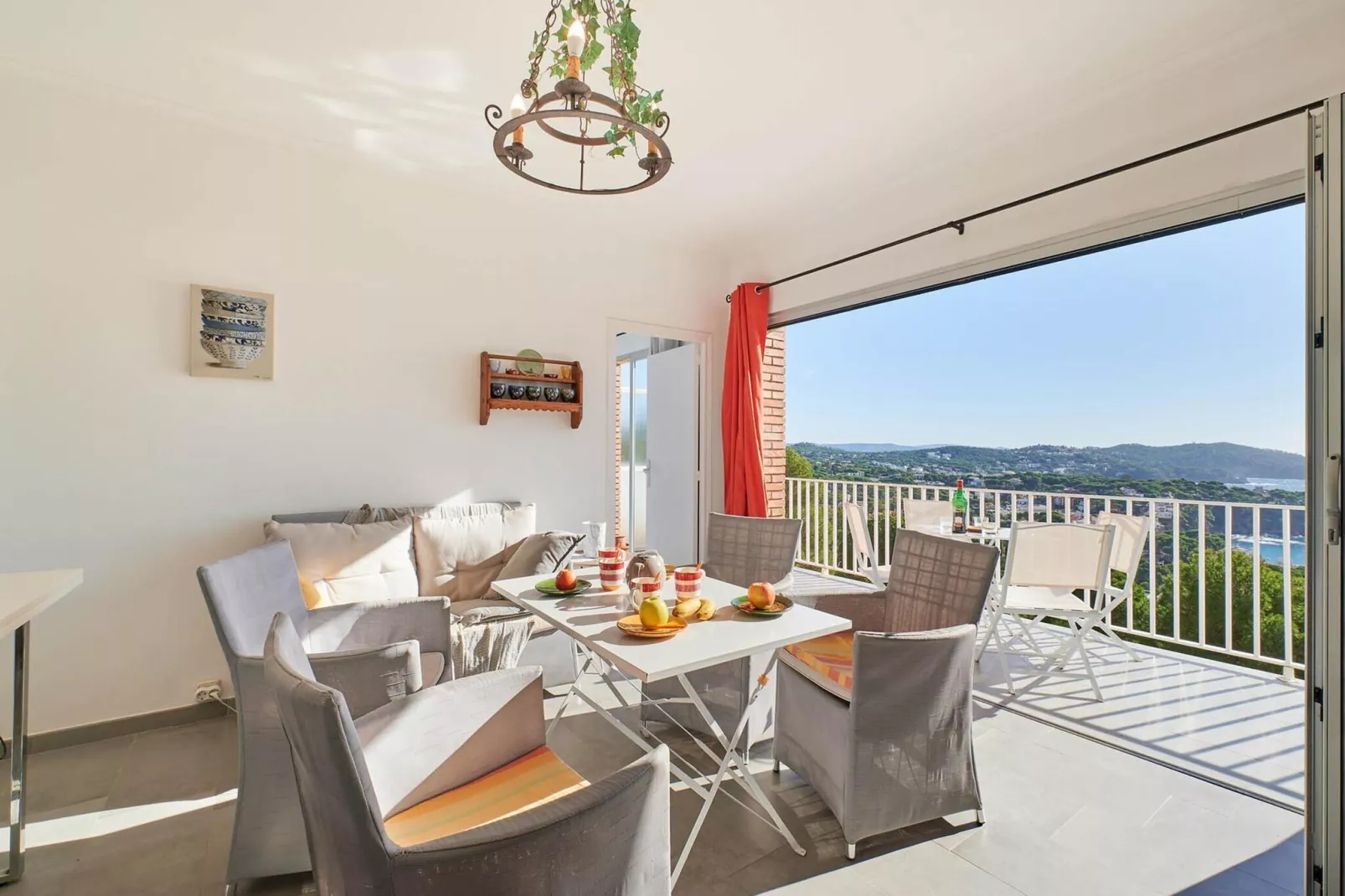 Miranda 3-Dining room