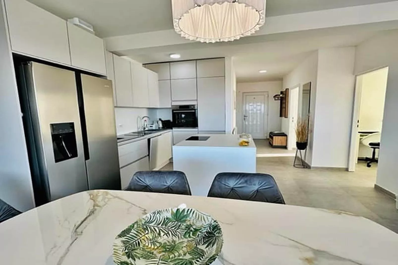 Max - Two Bedroom Apt with Balcony and Sea View