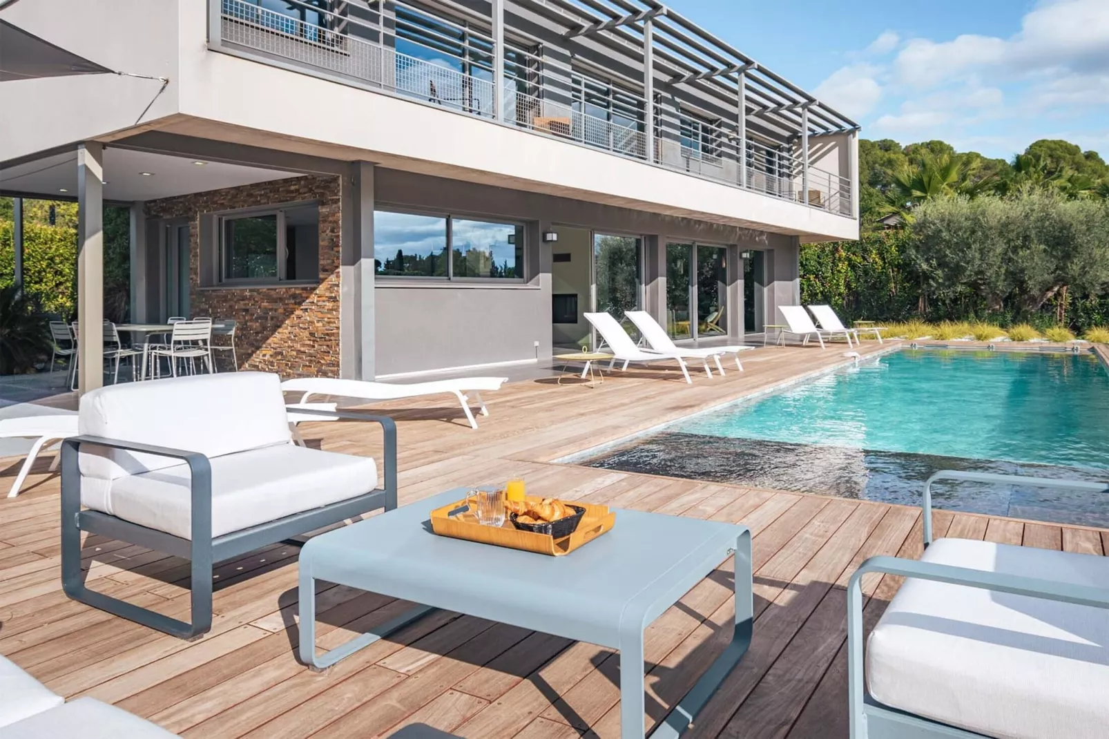 poolofhouse