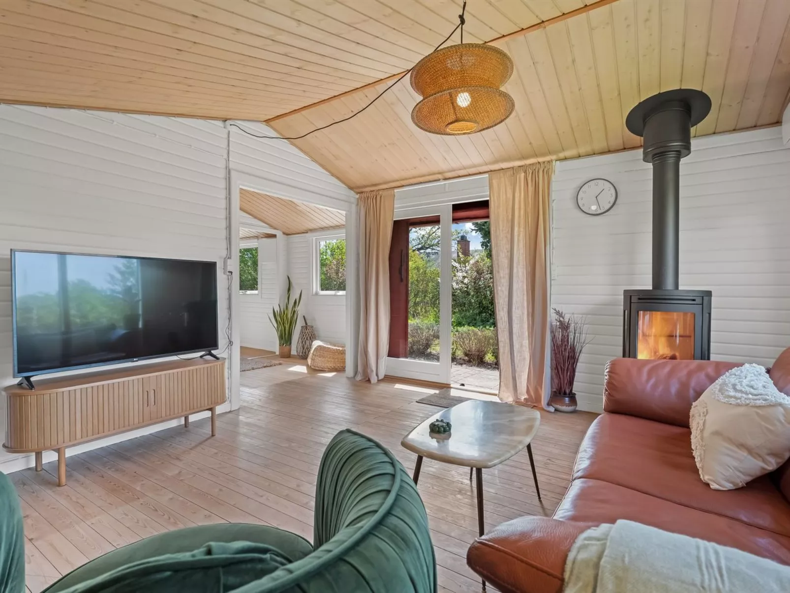 "Oona" - 700m from the sea