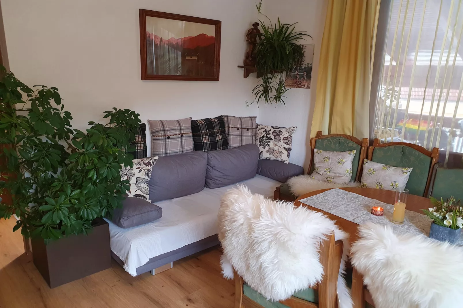 Haus Ella-Dining room