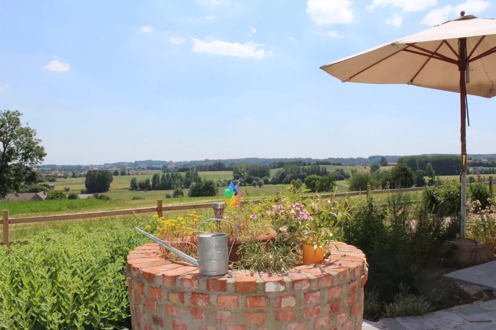 House with a view-Vue d'été