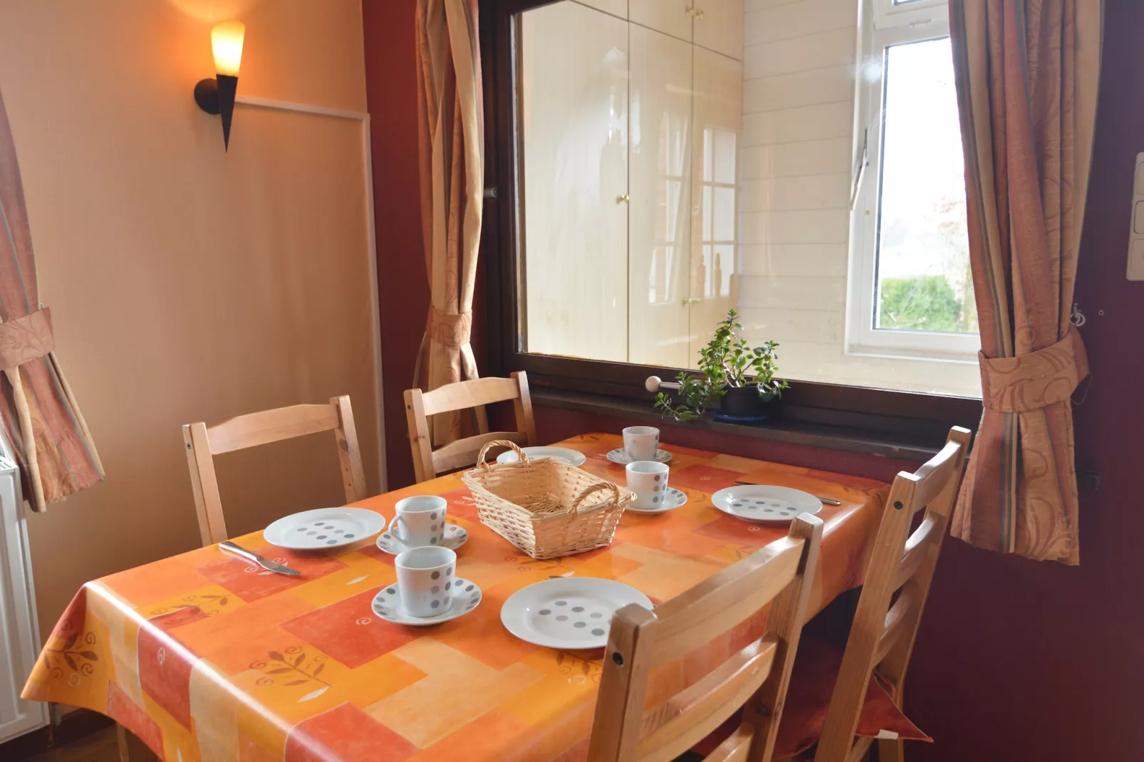 Le Chalet sous les Hetres-Salle à manger