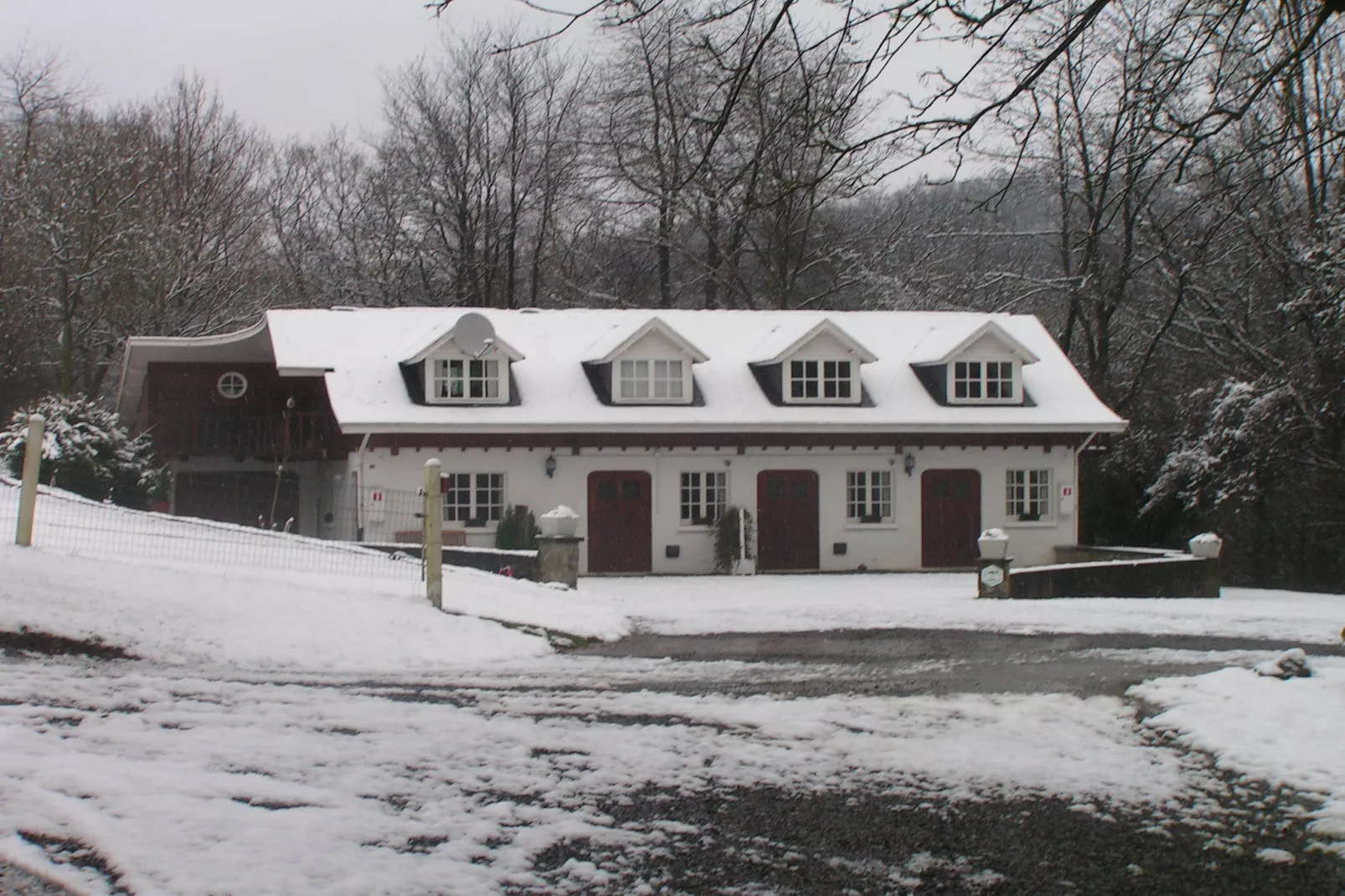 Domaine De L'Ecureuil 1-Exterior winter