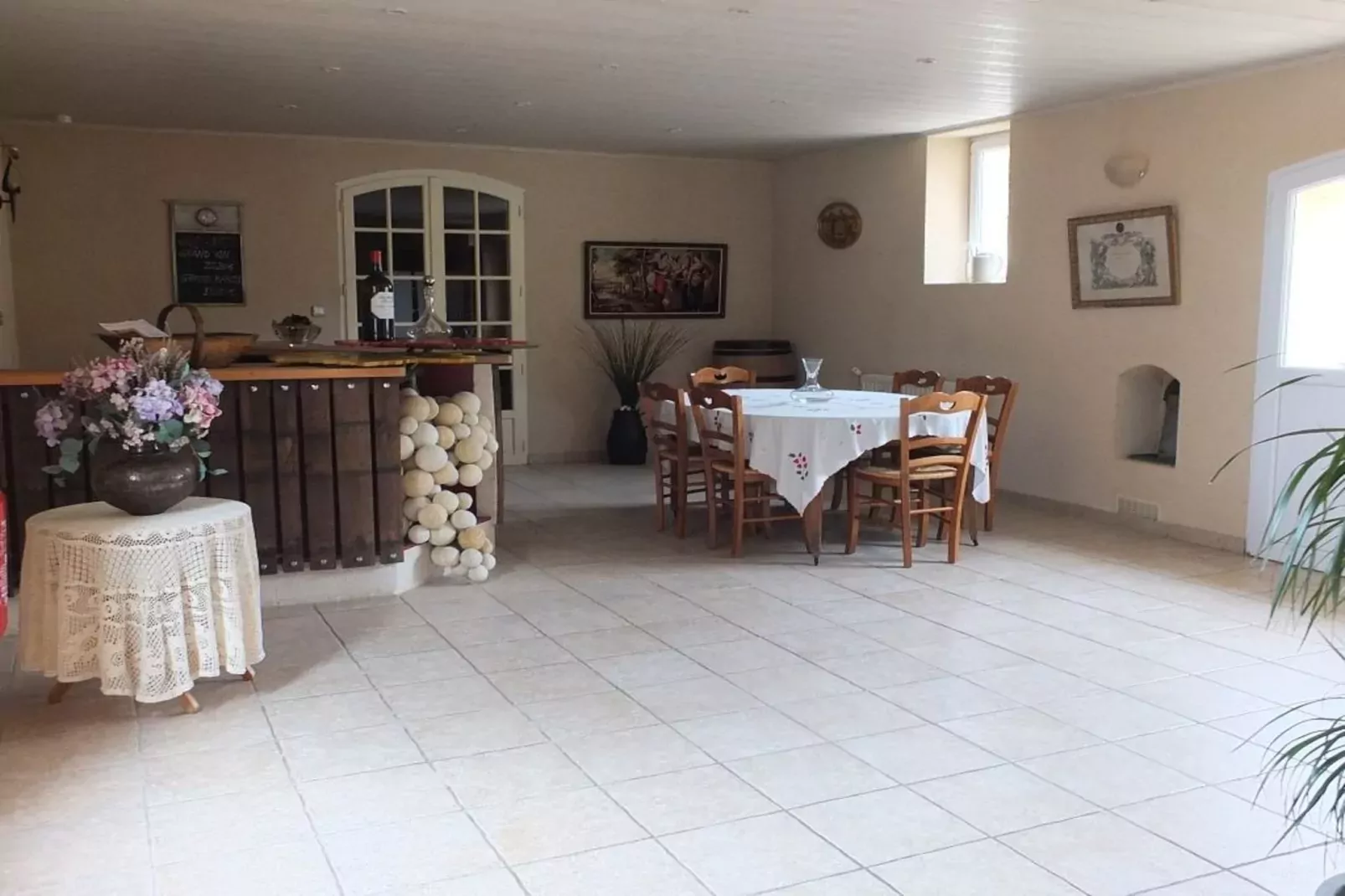 Château la Baronnerie-Dining room