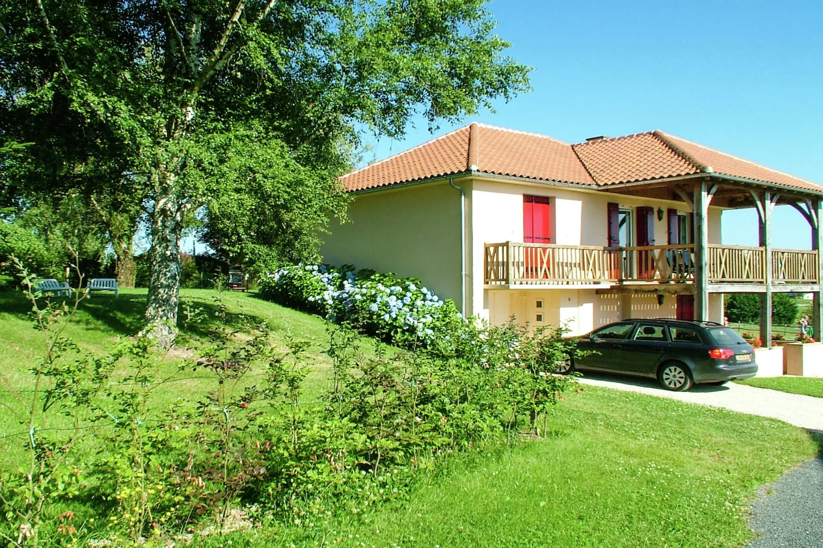 La Tirelire-Exterior summer