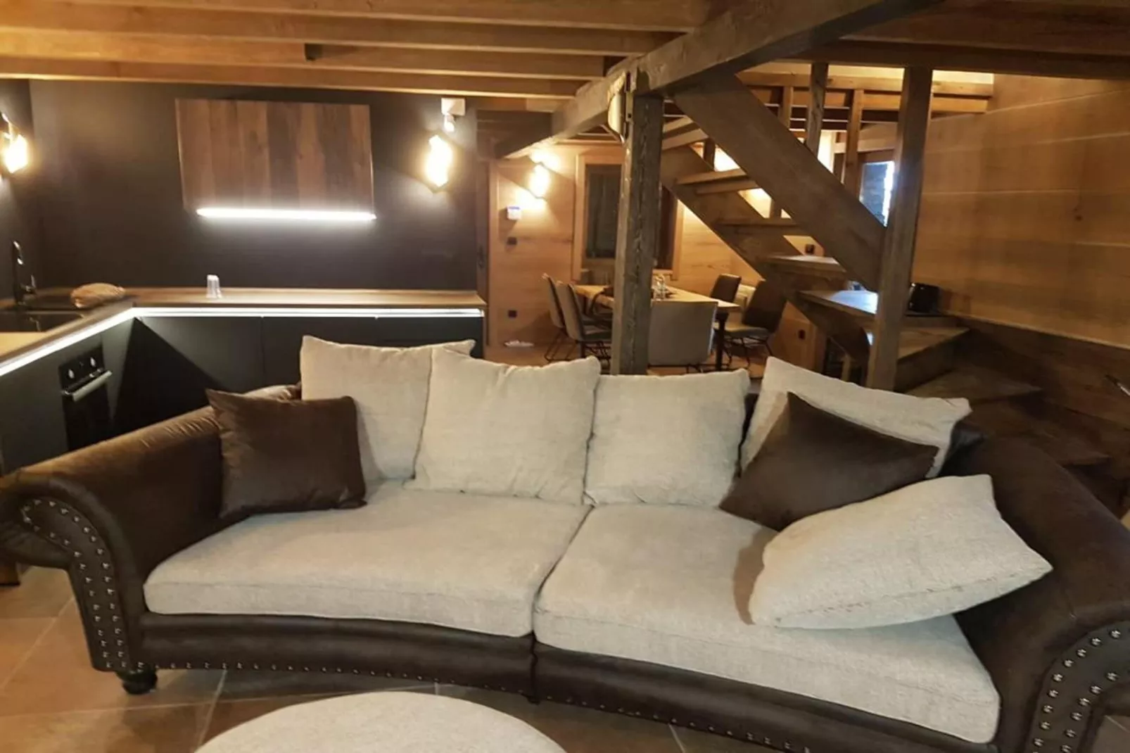 SWAN RIVER HOUSE-Living room