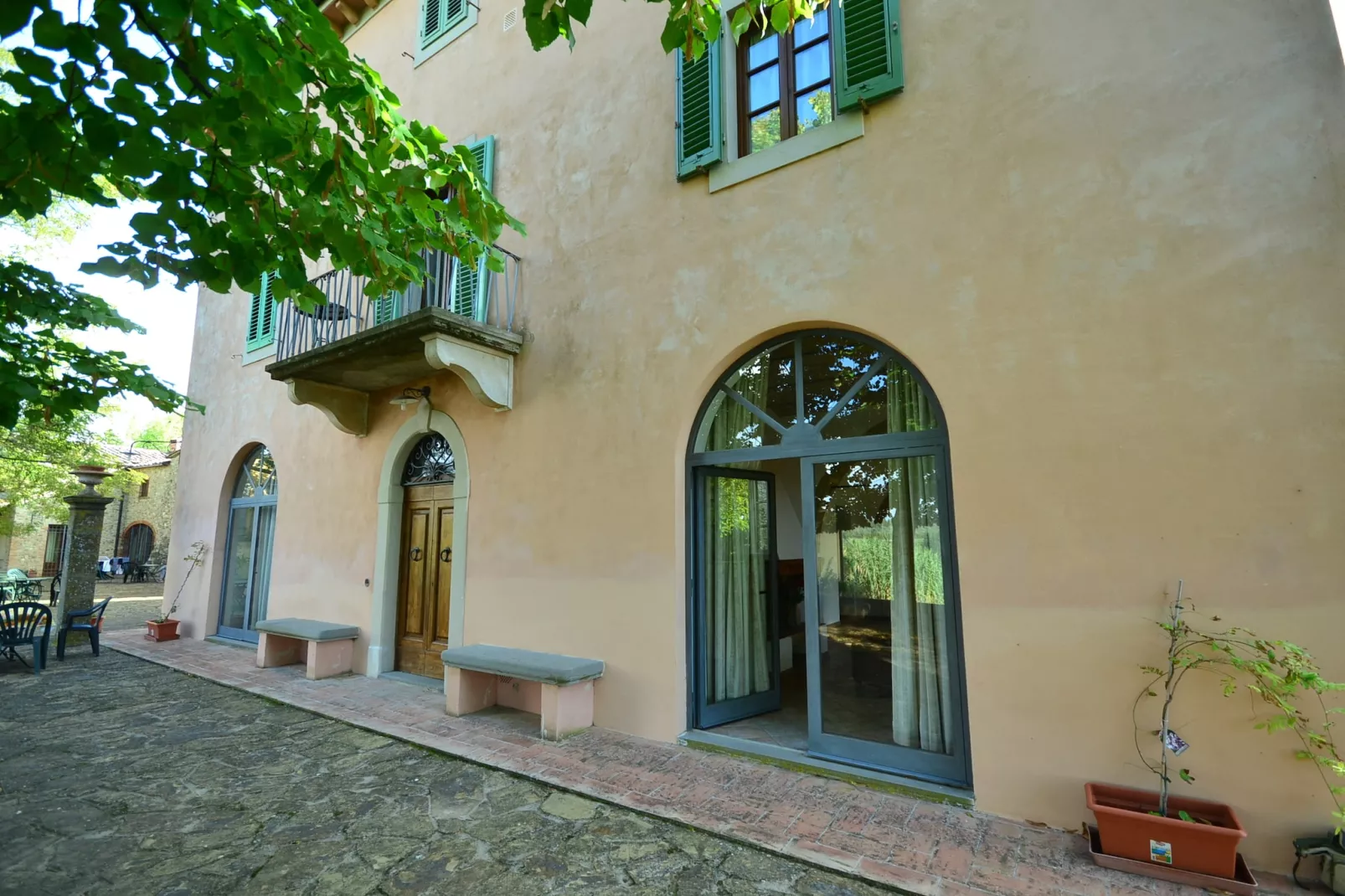 Toraio-Exterior summer