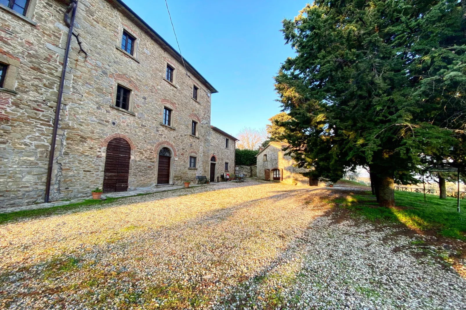 La Scheggia-Exterior summer