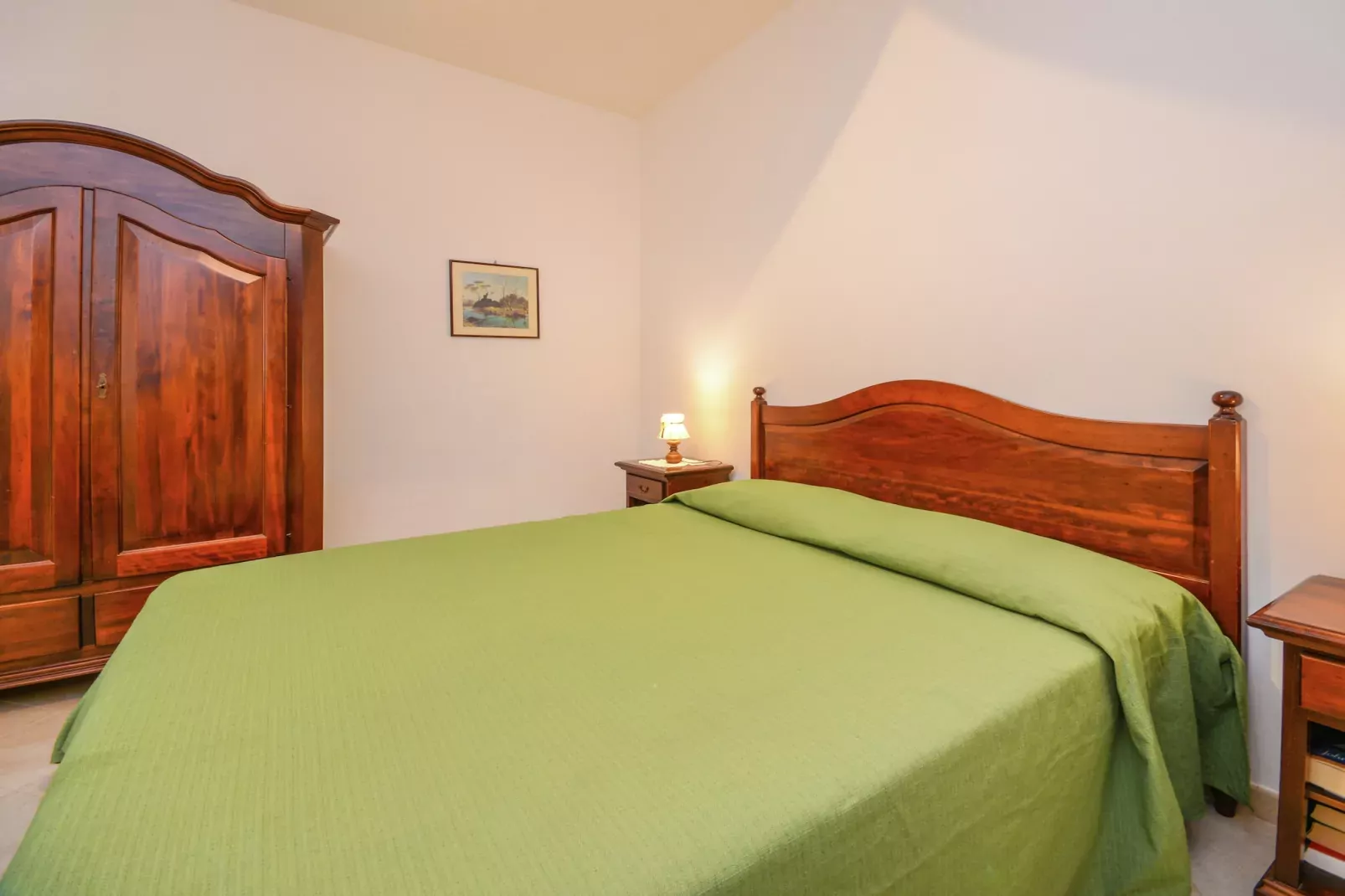 Rosa-Bedroom
