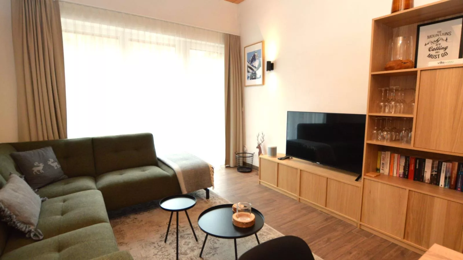 Emma Top 4-Living room