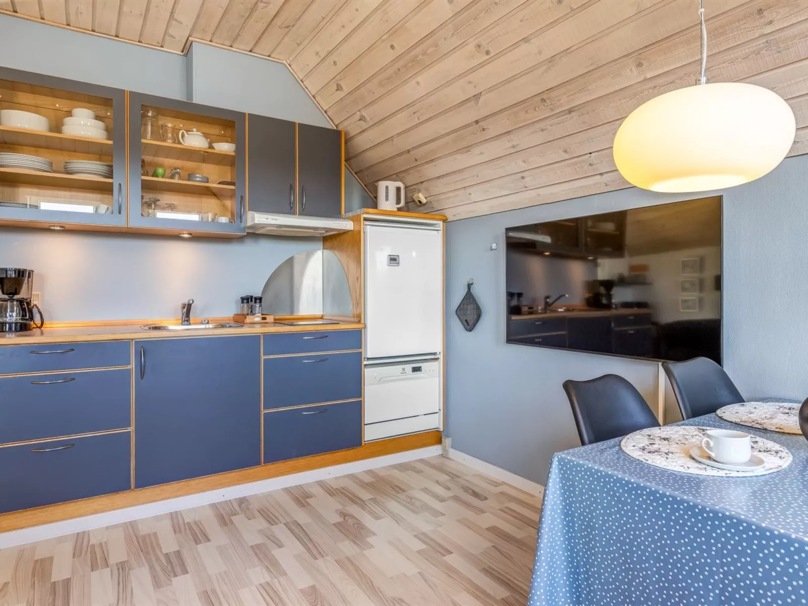 "Reimund" - 2.3km from the sea-Inside