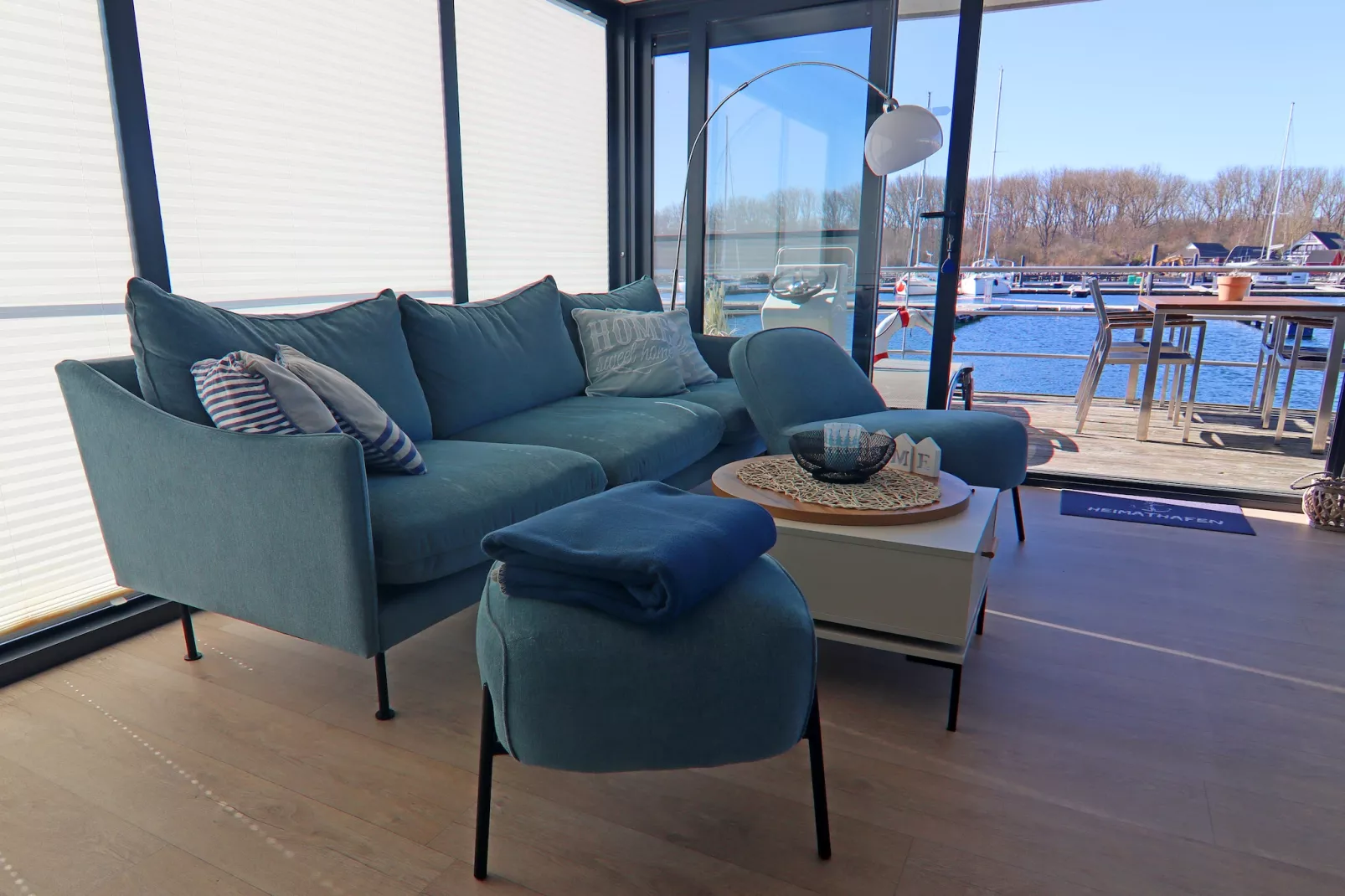 Hausboot Family & Friends LP 4 / 1-2 Personen-Living room