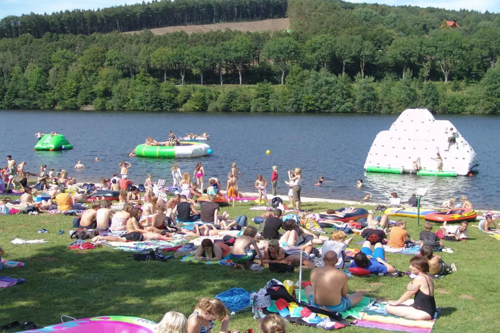 Ferienhaus Kronenburger See-Areas summer 1km