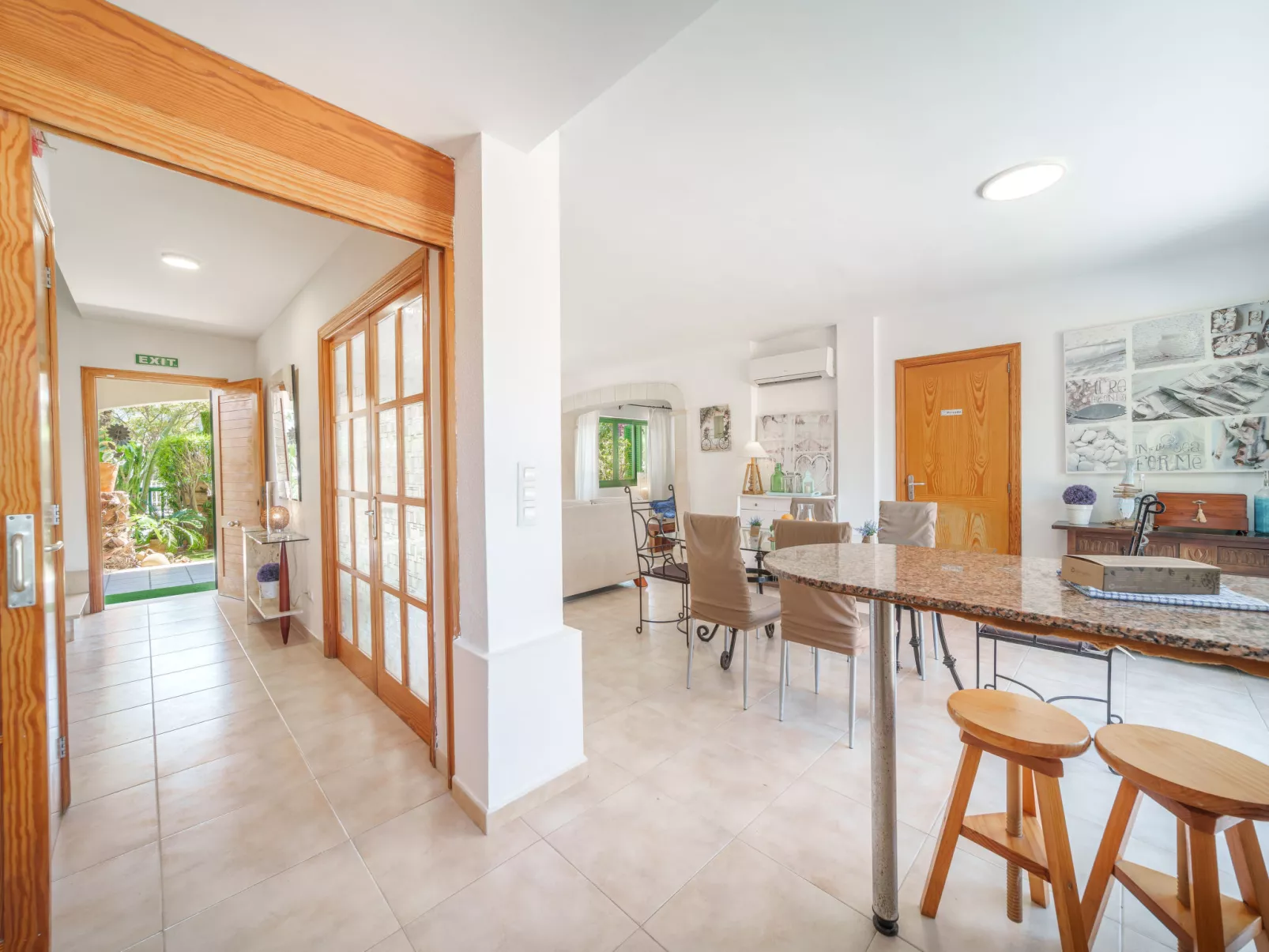 Sunwing Beach-Inside