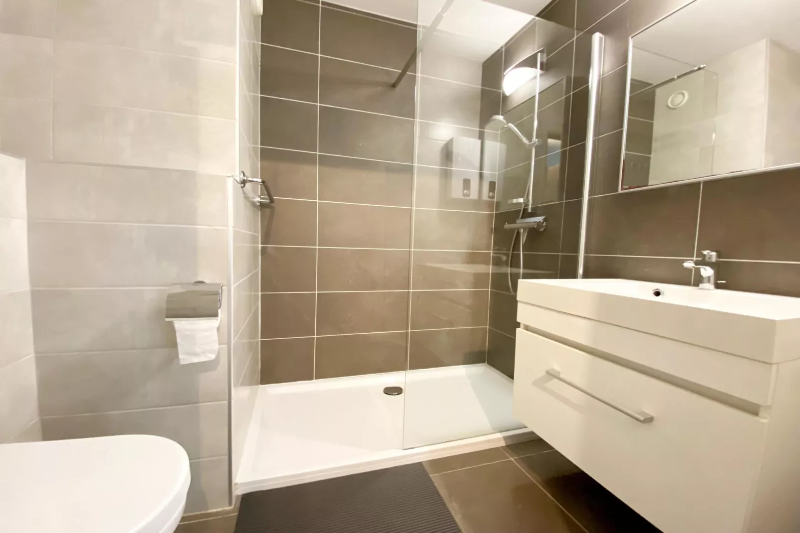 SIRENUSE I EN II I/0605-Bathroom