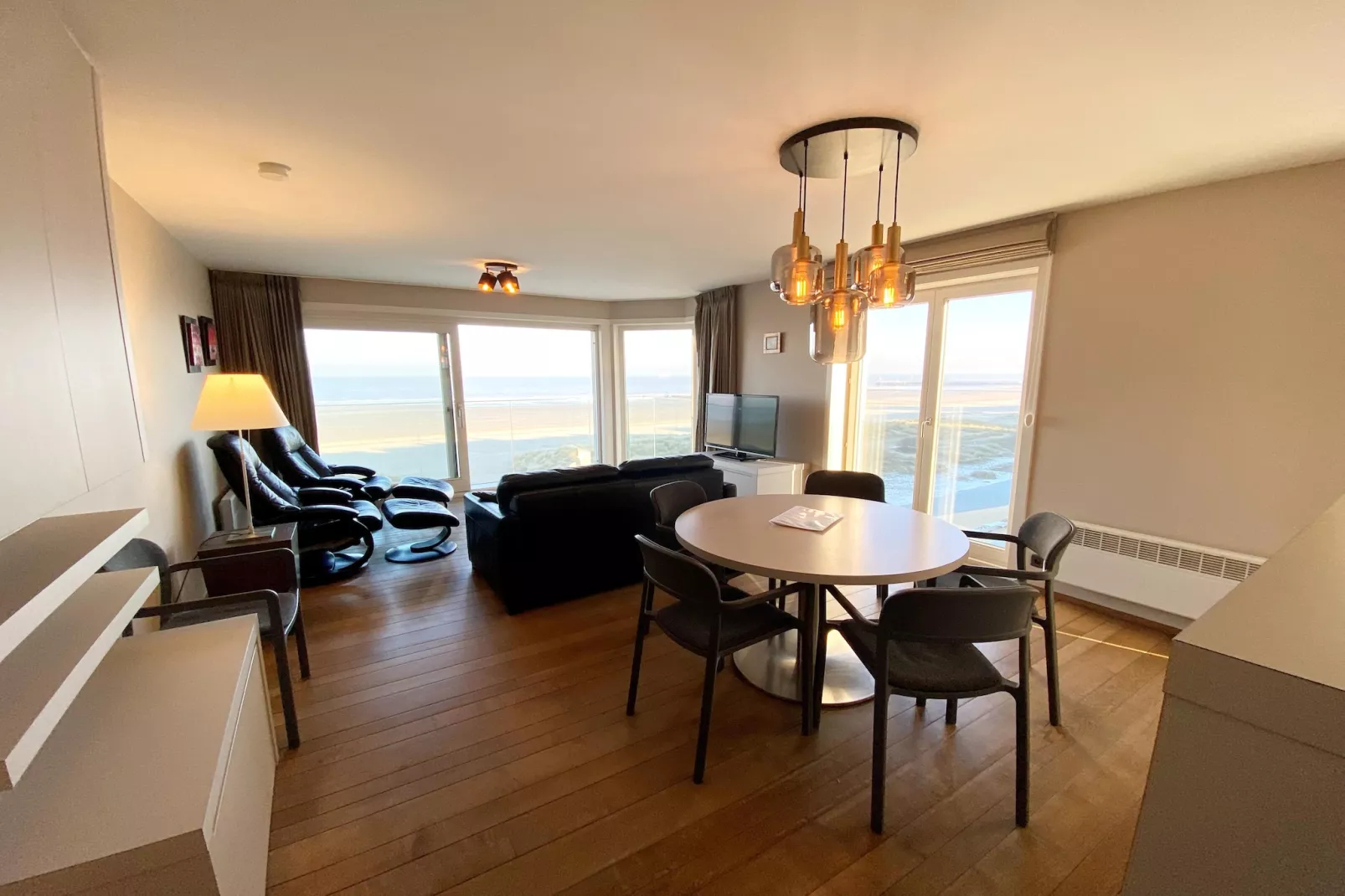 SEAWIND 503-Dining room