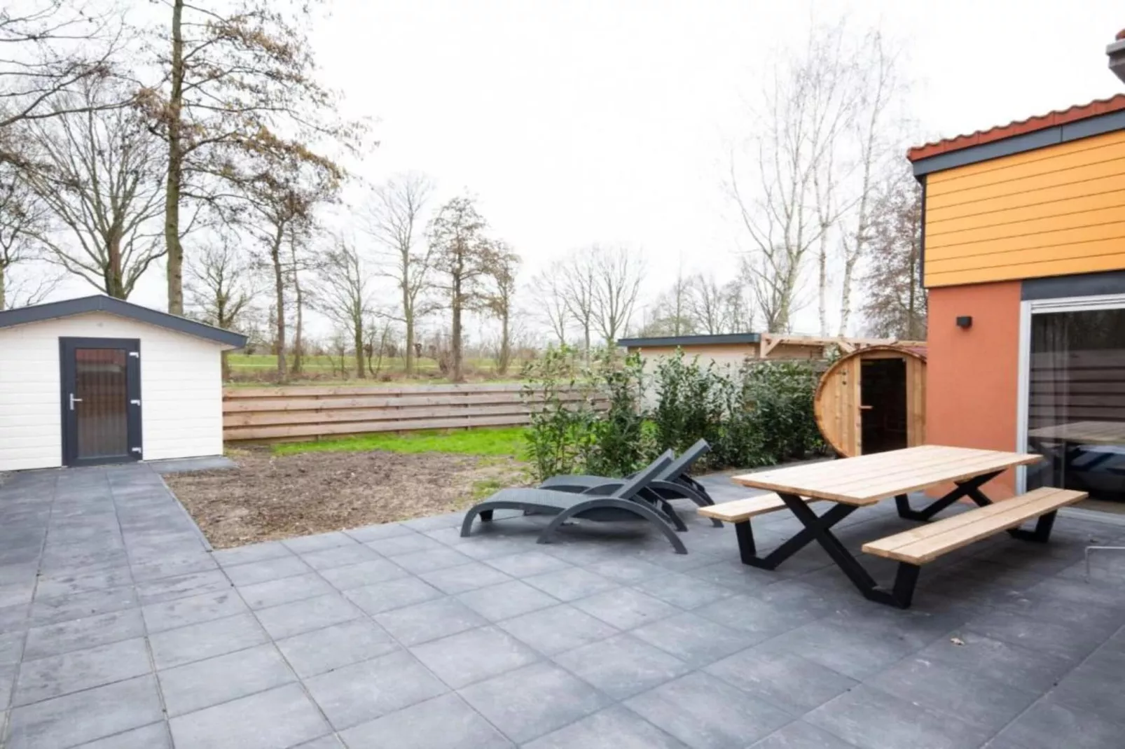 Comfort bungalow – max 4 personen – Nummer 84-Terrassenbalkon