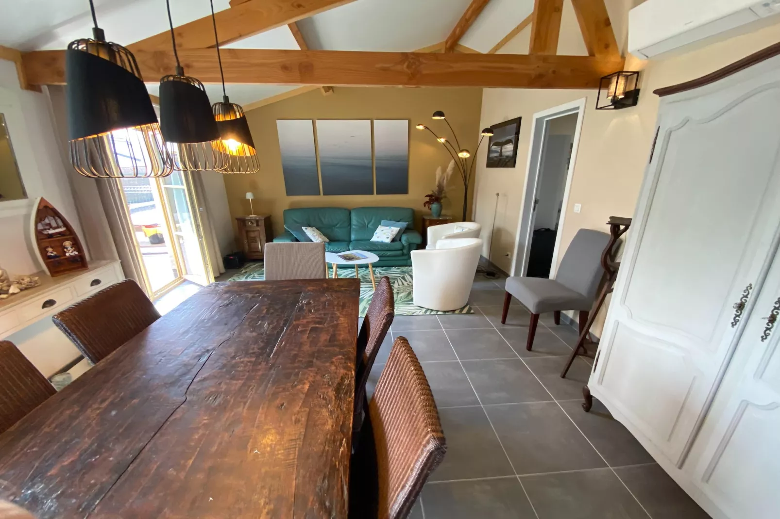 WH2 / 8-Dining room