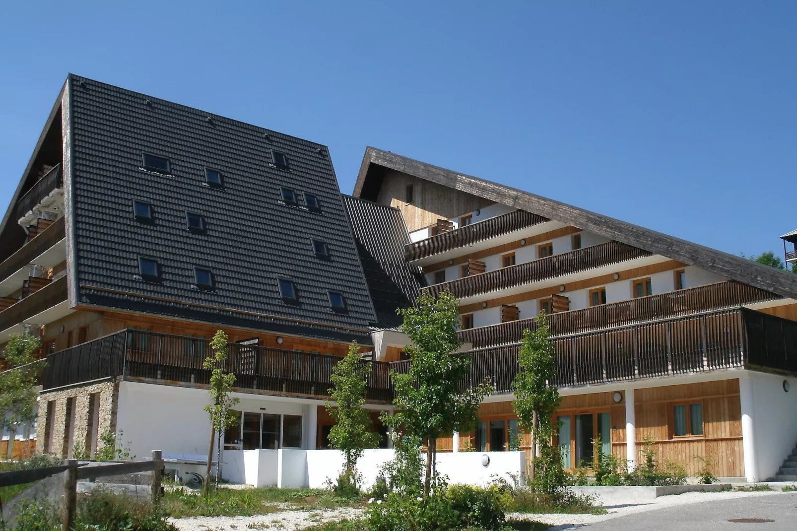 Les Gentianes 3-Exterior summer